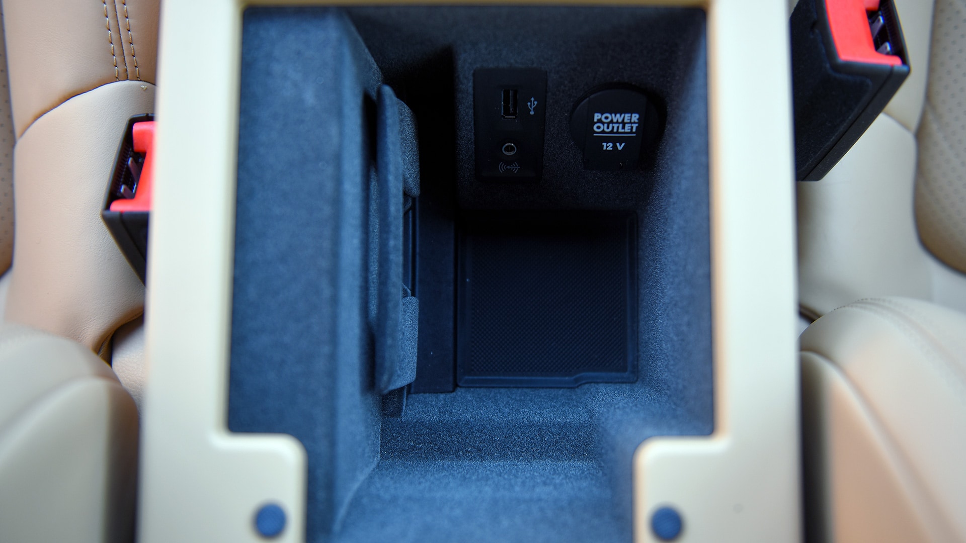 Porsche Macan 2016 R4 Interior